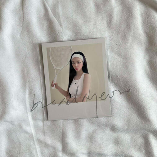 AE-001: Karina polaroid